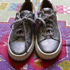 Söfft Silver Metallic Lace Up Sneakers, Size 7
